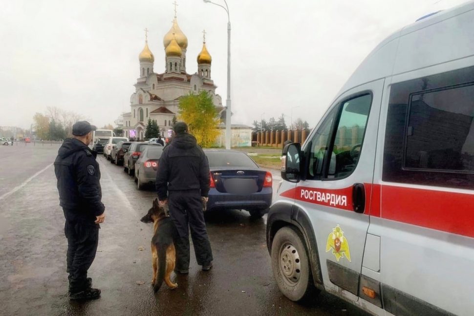 Росгвардейцы обеспечили безопасность во время церемонии освещения кафедрального собора в Архангельске